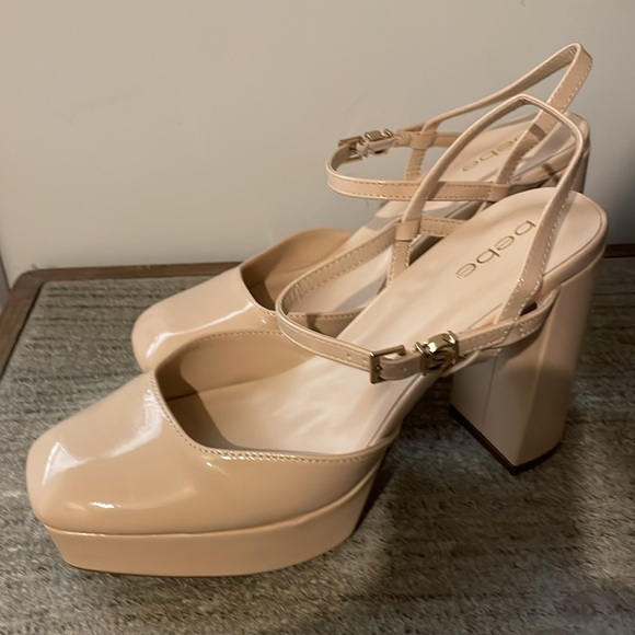 Bebe Janysa Platforms Size 10 Nude Patent Leather Square Toe Chunky Block Heel - Picture 2 of 10